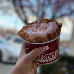 Meet your Posher, Valeria